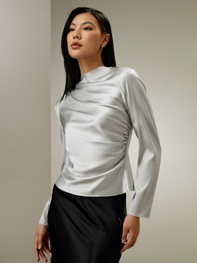 Seidenbluse mit asymmetrischer Raffung