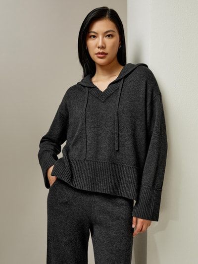 Woll-Kaschmir-Kapuzenpullover mit V-Ausschnitt
