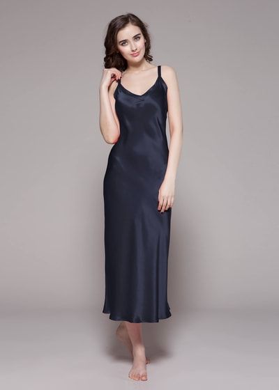 Elegantes Seiden-Nachthemd