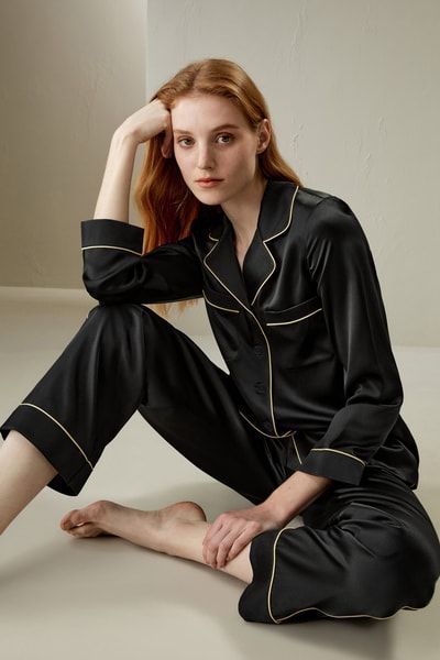 Elegantes Seidenpyjama-Set