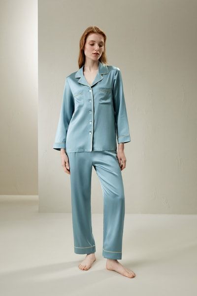 Seidenpyjama-Set mit Paspelierung