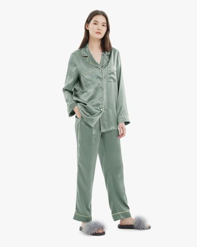 Luxuriöses Seidenpyjama-Set mit Paspelierung
