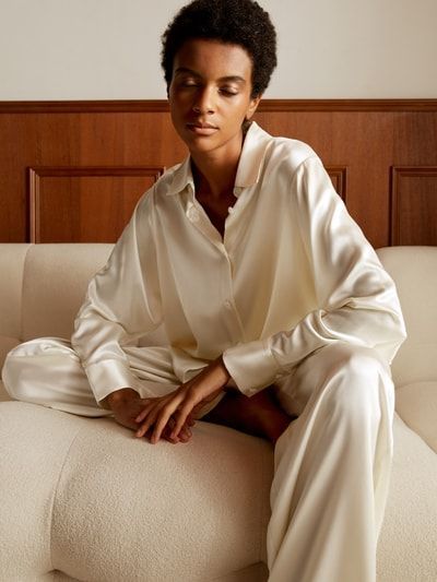 Übergroßes Seidensatin-Pyjama-Set