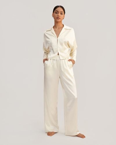 Minimalistisches Pyjama-Set aus Seidensatin