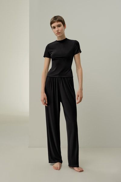 Minimalistisches Lounge-Set aus Seidenjersey