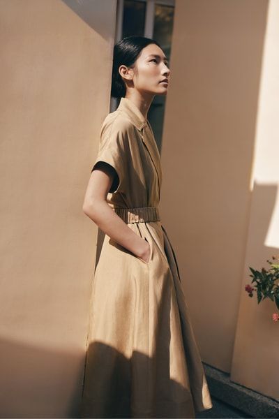 Trench-inspiriertes Seiden-Leinen-Midikleid