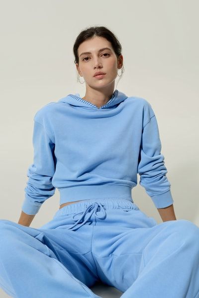 Minimalistischer Kurz-Kapuzenpullover