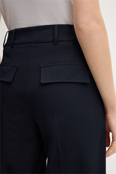Hochtaillierte Marlene-Hose mit weitem Bein