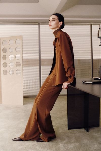 Minimalistische Seidenkrepp-Hose mit weitem Bein