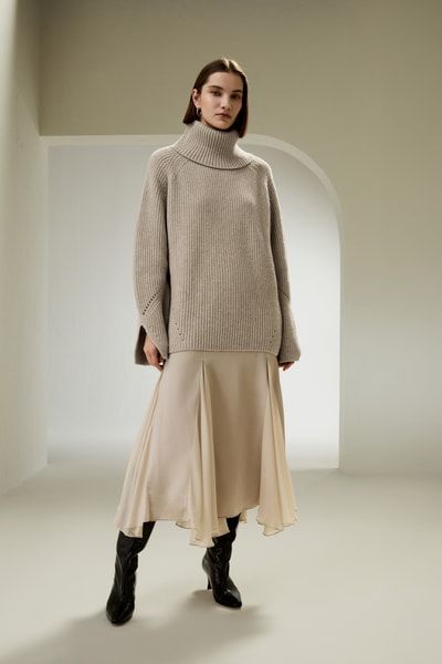 Übergroßer Merino-Rollkragenpullover mit Ärmelschlitzen