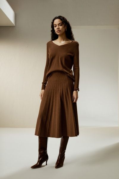 Merino-Strickpullover mit weitem V-Ausschnitt