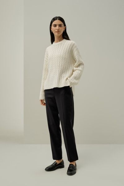 Kaschmirpullover mit Zopfmuster und Rundhalsausschnitt