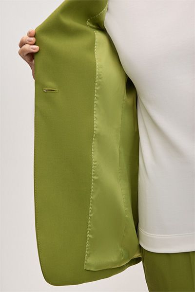 Crêpe-Blazer mit schmaler Silhouette
