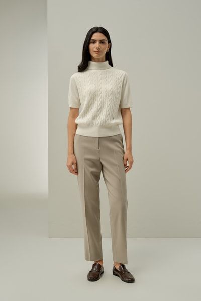 Kurzärmliger Zopfmuster-Rollkragenpullover