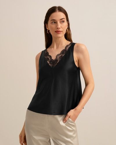 Elegantes Seidentop mit Spitzenbesatz