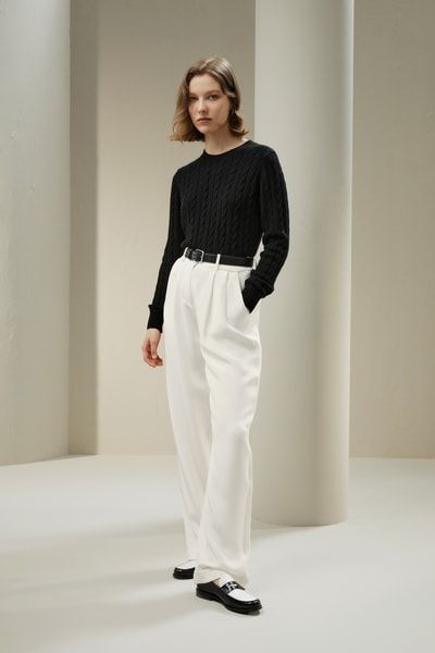 Klassischer Zopfstrickpullover mit Rundhalsausschnitt