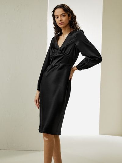 Seiden-Midikleid mit V-Ausschnitt und Plissee-Details