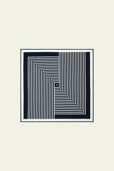 Seidenschal mit geometrischer Spirale