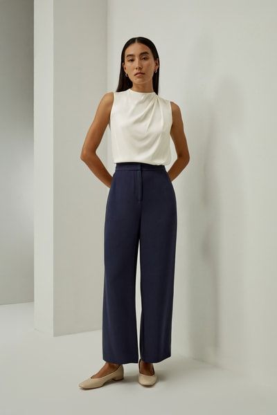 Fließende Seidenhose mit weitem Bein
