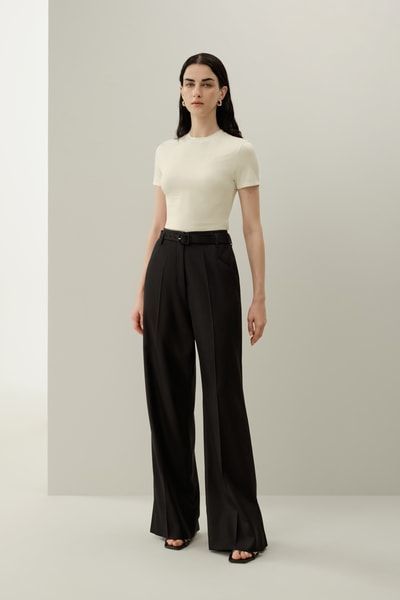 Elegante hochtaillierte Hose mit weitem Bein