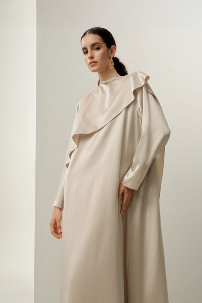 Asymmetrisches Seiden-Maxikleid mit Drapierung