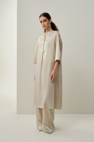 Elegante Charmeuse-Tunika mit Schlitzen