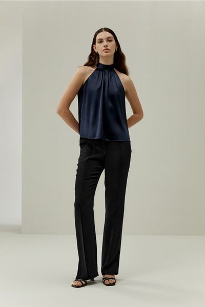 Minimalistisches Seiden-Halterneck-Top