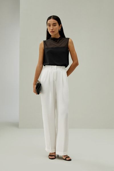 Elegantes ärmelloses Seidentop mit Transparenz