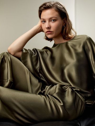 Lässige Seidenbluse mit Knotendetail