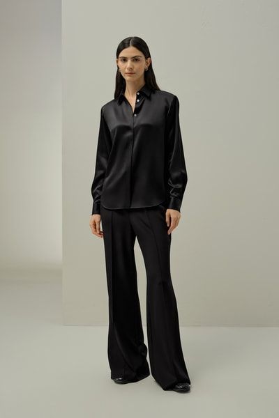 Entspannte Seidenbluse mit Schulterpolstern