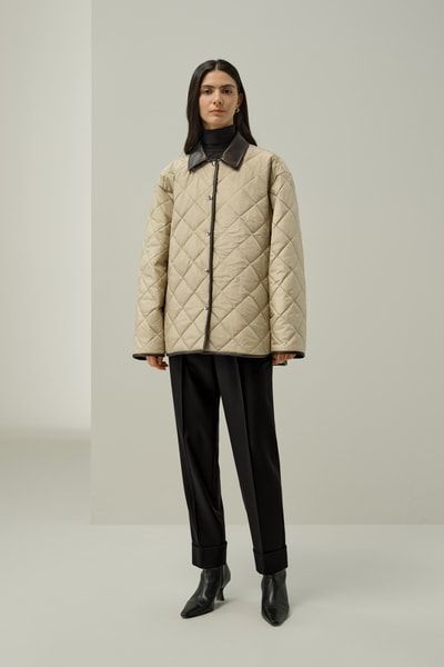 Elegante übergroße Steppjacke aus Seide