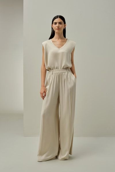 Ärmelloses V-Neck Top aus Seidenwildleder