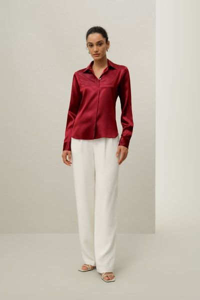 Elegantes Hemd aus Seidensatin