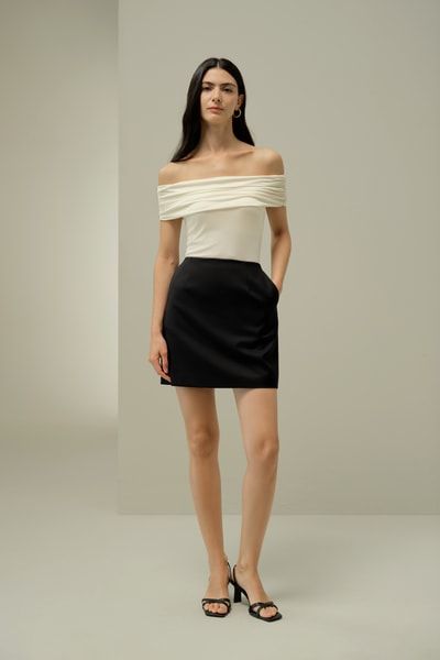 Elegantes schulterfreies Seidentop