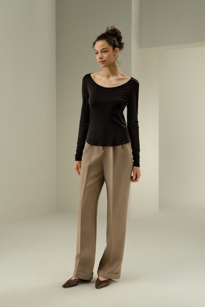 Slim-Fit Seidenjersey-Top mit U-Ausschnitt