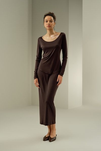 Luxuriöses Seidenjersey-Top mit U-Ausschnitt