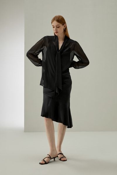 Transparente Seidenbluse mit Schluppe
