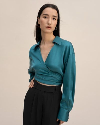 Elegante Kurze Satin-Wickelbluse