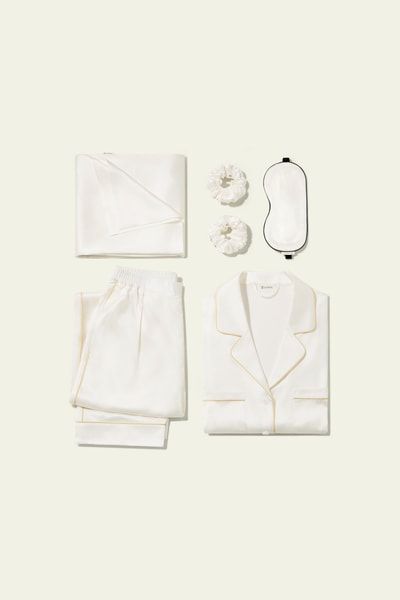 Elegantes Seiden-Pyjama-Set mit Knopfleiste