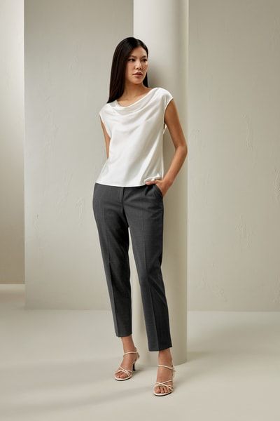 Elegantes Top mit Wasserfallausschnitt