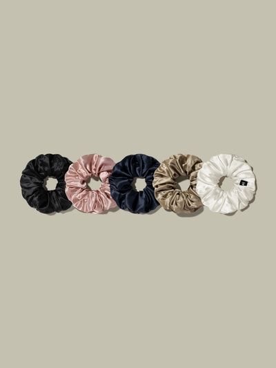 Große Seiden-Scrunchie-Kollektion