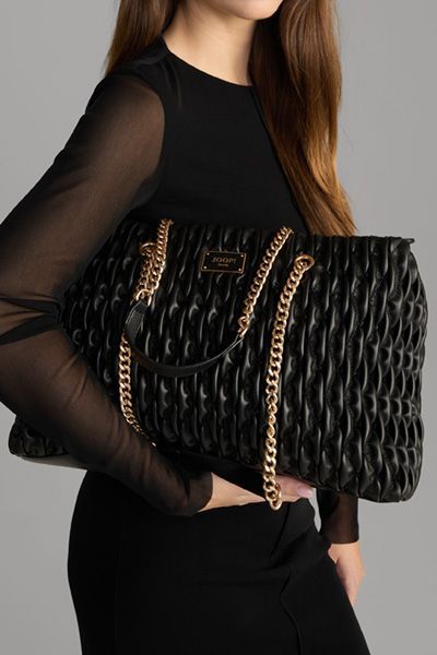 Geraffte Kunstleder-Handtasche mit Kettengurt