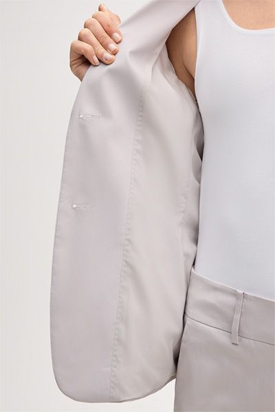 Taillierter Baumwoll-Blazer mit steigendem Revers