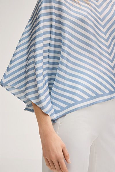 Eleganter Seidenponcho mit Fischgrätstreifen