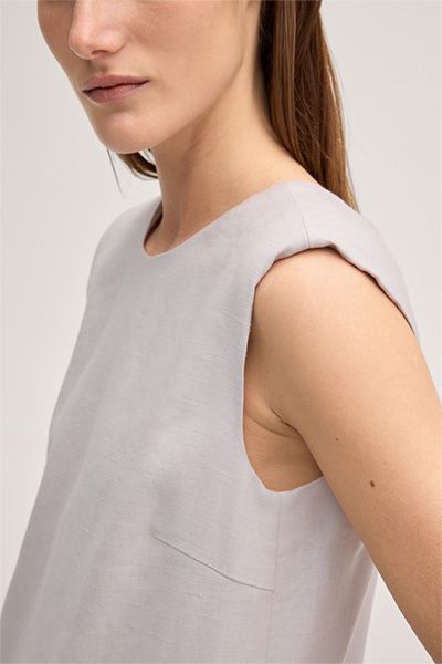 Minimalistisches ärmelloses Leinen-Eggshape-Kleid