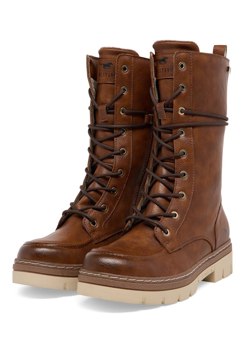 Wadenhohe Schnürstiefel mit Profilsohle
