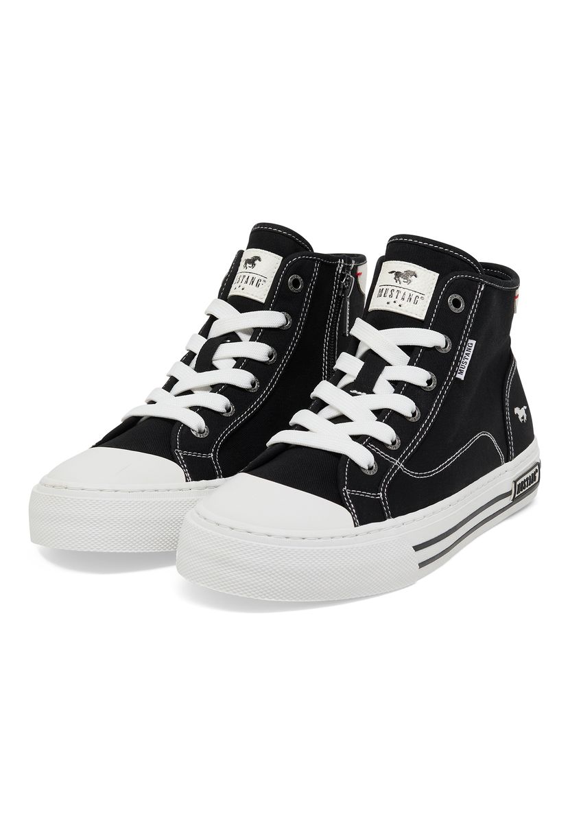 Retro High-Top Canvas Design