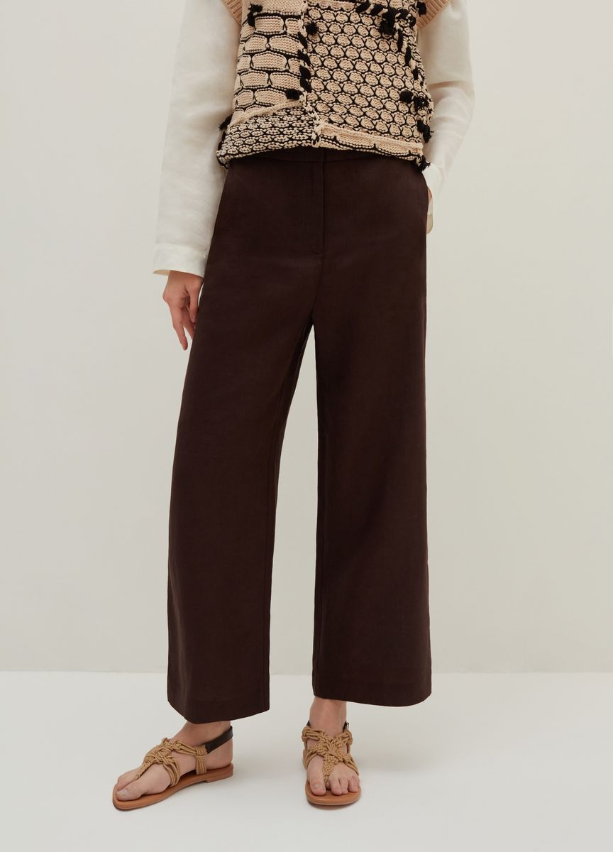 Minimalistischer Strickpullover mit V-Ausschnitt