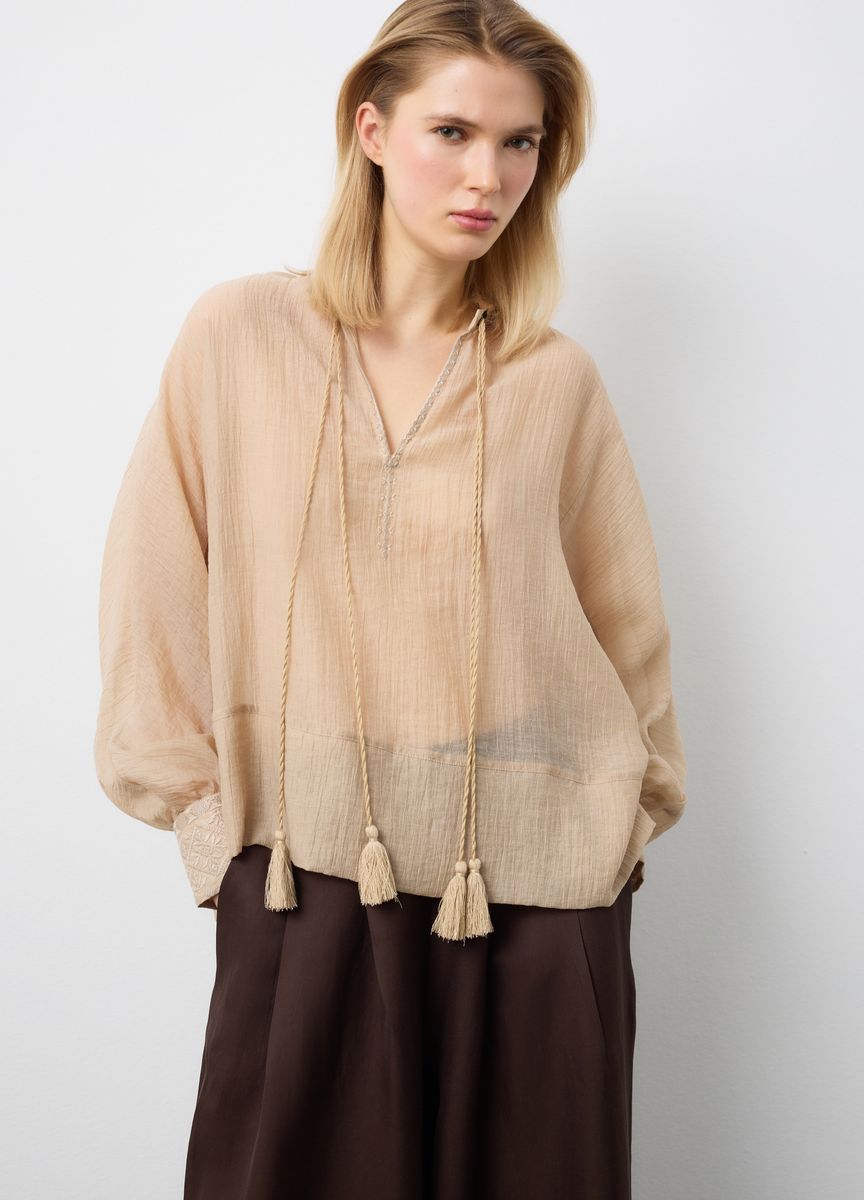 Minimalistischer Strickpullover mit V-Ausschnitt