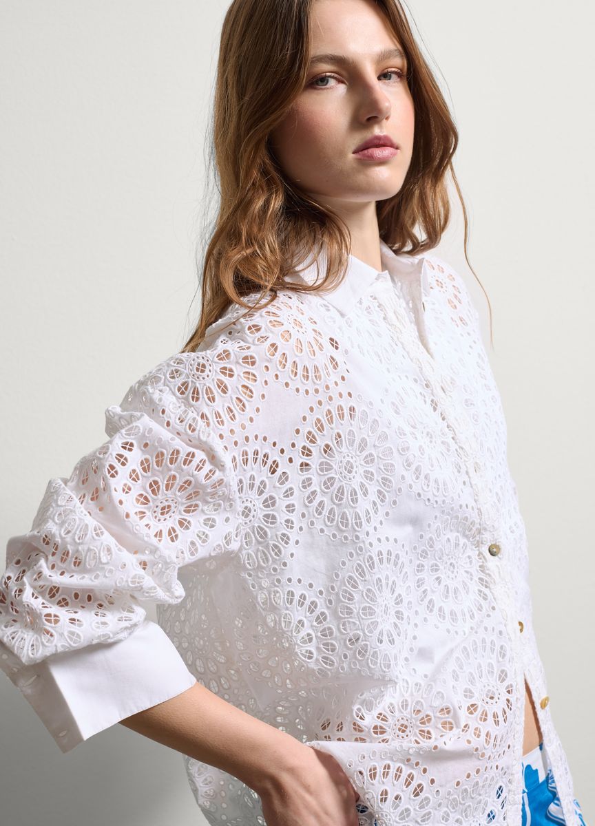 Minimalistischer Strickpullover mit V-Ausschnitt